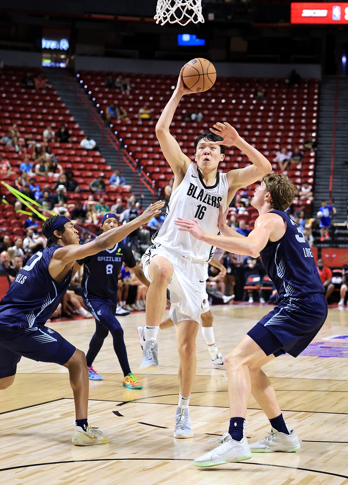 队媒点评杨瀚森：挡拆&amp;传球很有创造力 低位容易丢球&amp;篮板得多点