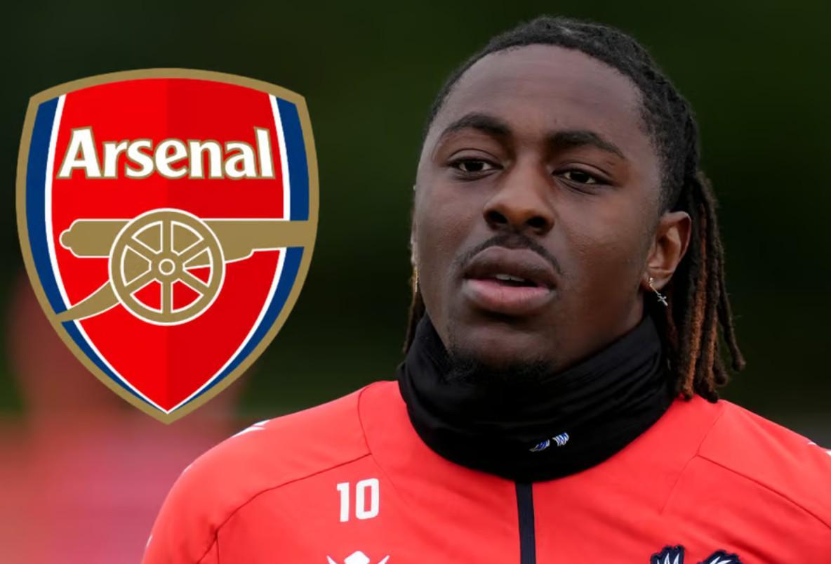 开云体育下载-晚旗报：埃泽赶不上阿森纳踢利兹联的比赛，转会周末才能完成